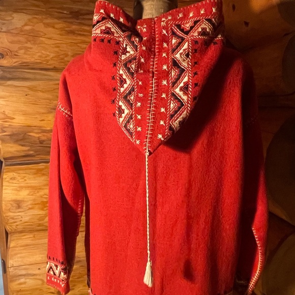 Red Hooded vintage Jacket with Geometric embroidered Patterns - Picture 5 of 6